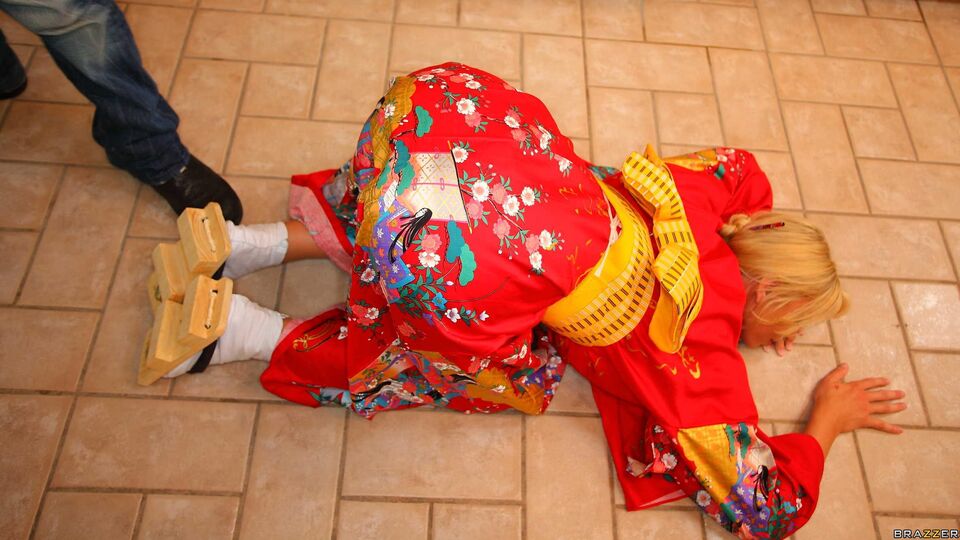 Brazzers Exxtra apresenta pernas cumpridas filme da Brooke Brand